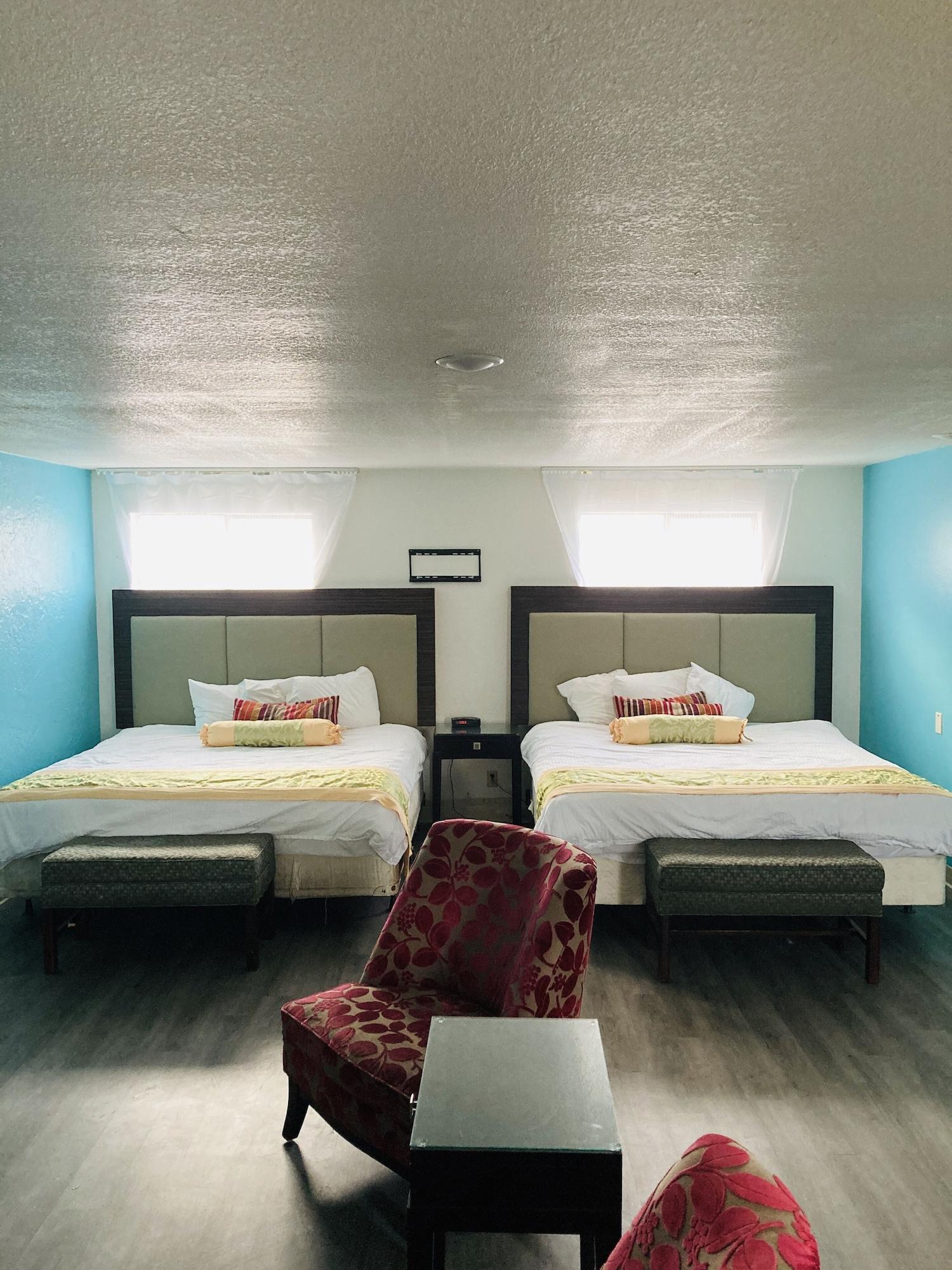 Hotel &