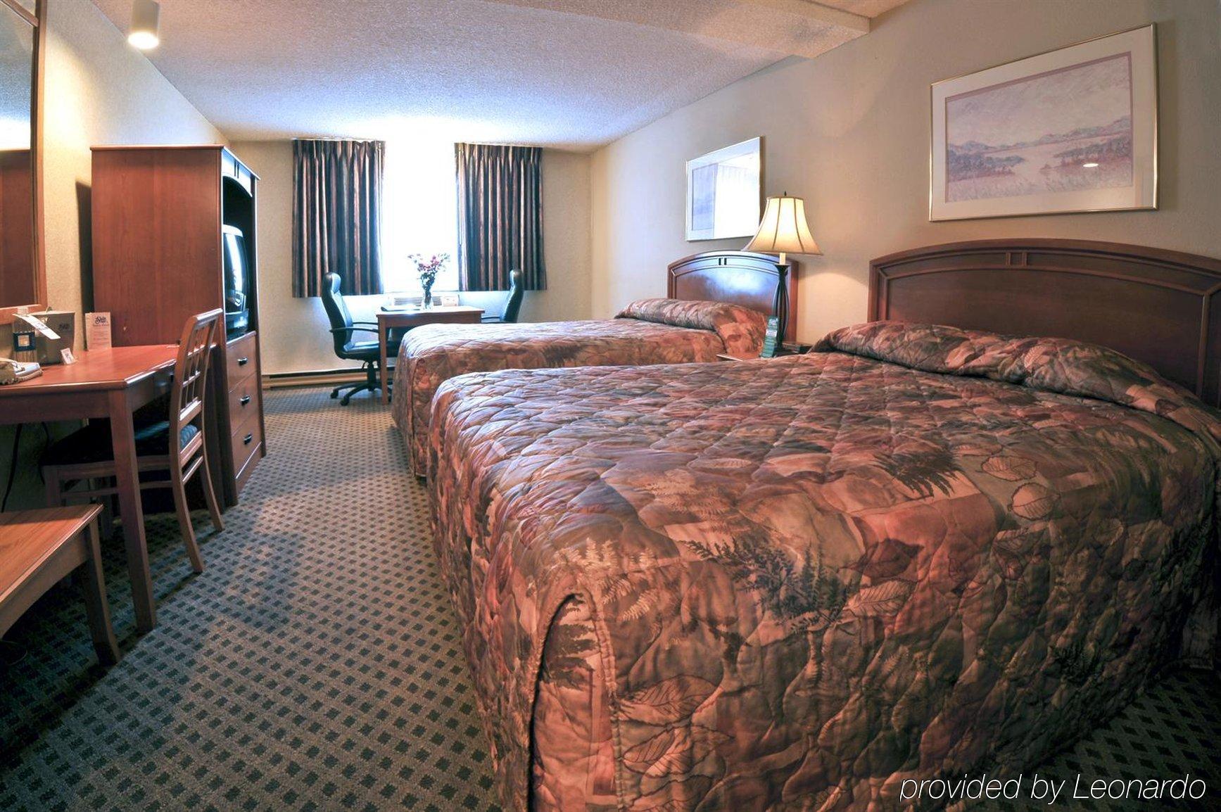 Hotel &