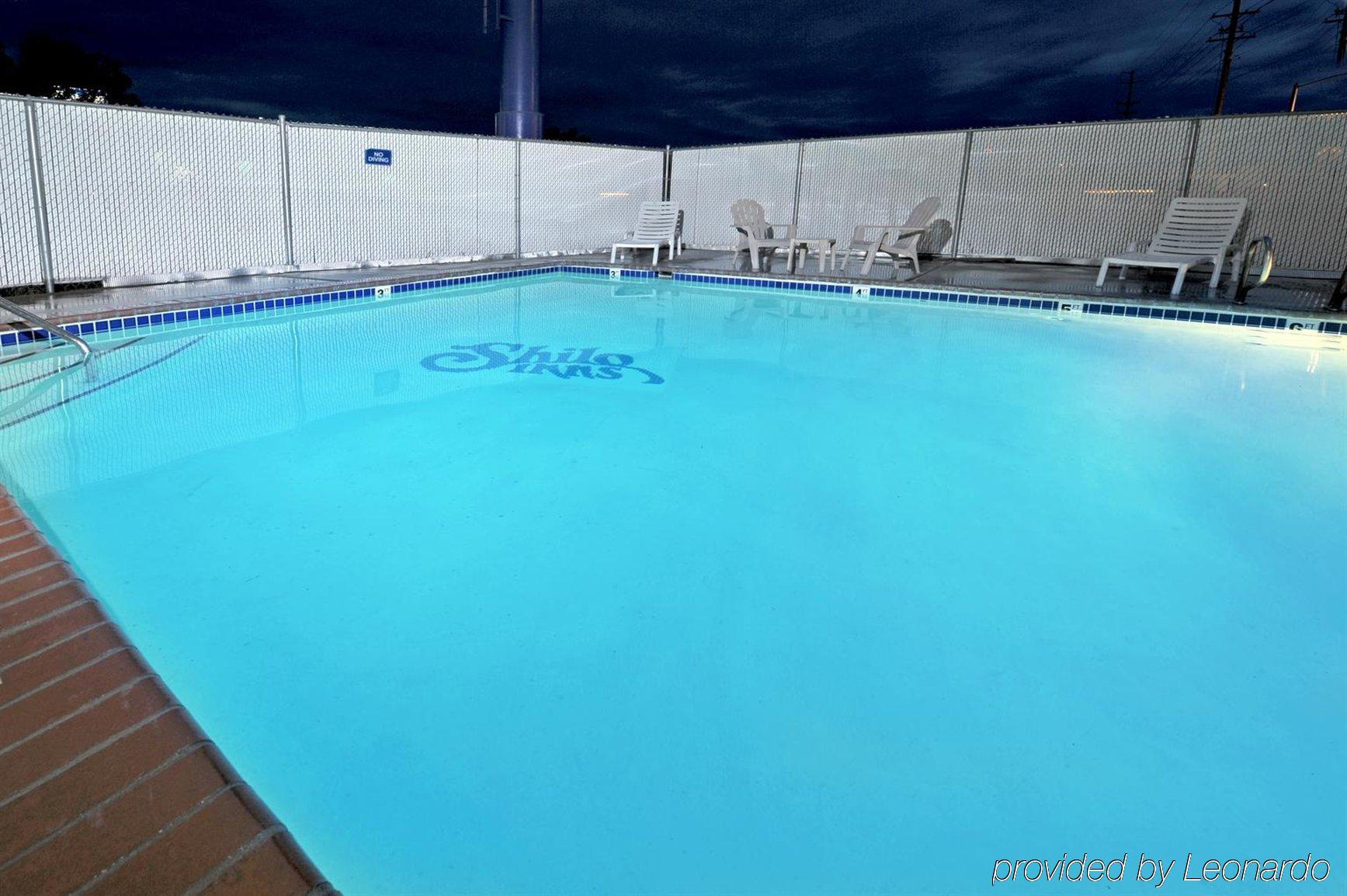 Hotel &